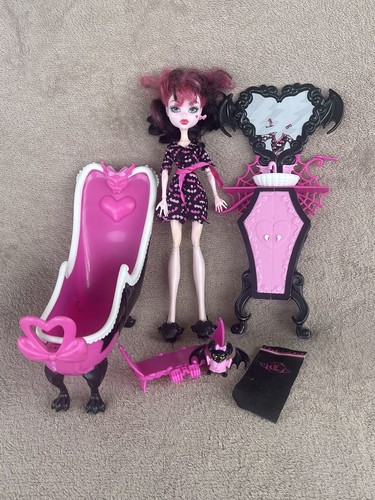 Monster high doll - monster, draculaura