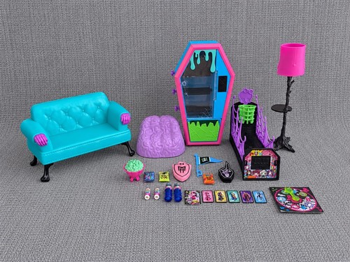 Monster high student - monster, lounge