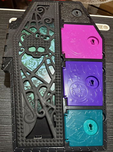 Monster high plastic - monster,